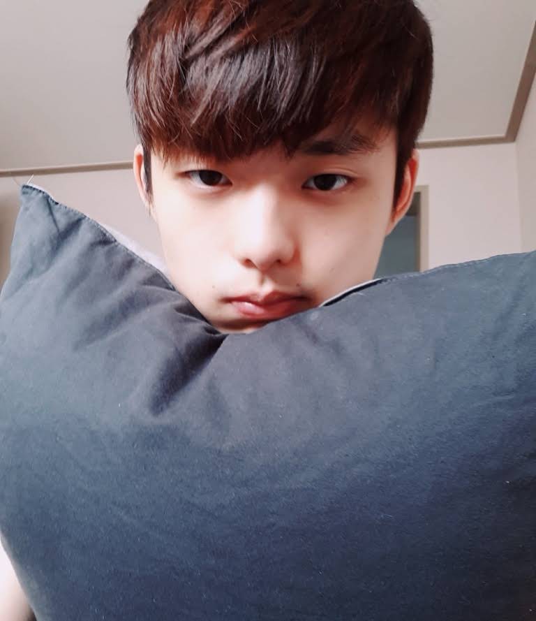 T0BBAB's tweet photo. 얘는누구지 https://t.co/rOzkUMCipP