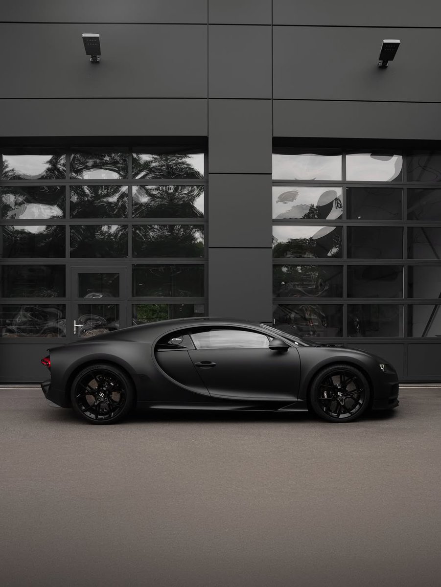 CarsUniquee's tweet photo. Bugatti Chiron Noire https://t.co/rPzYXfhdGX