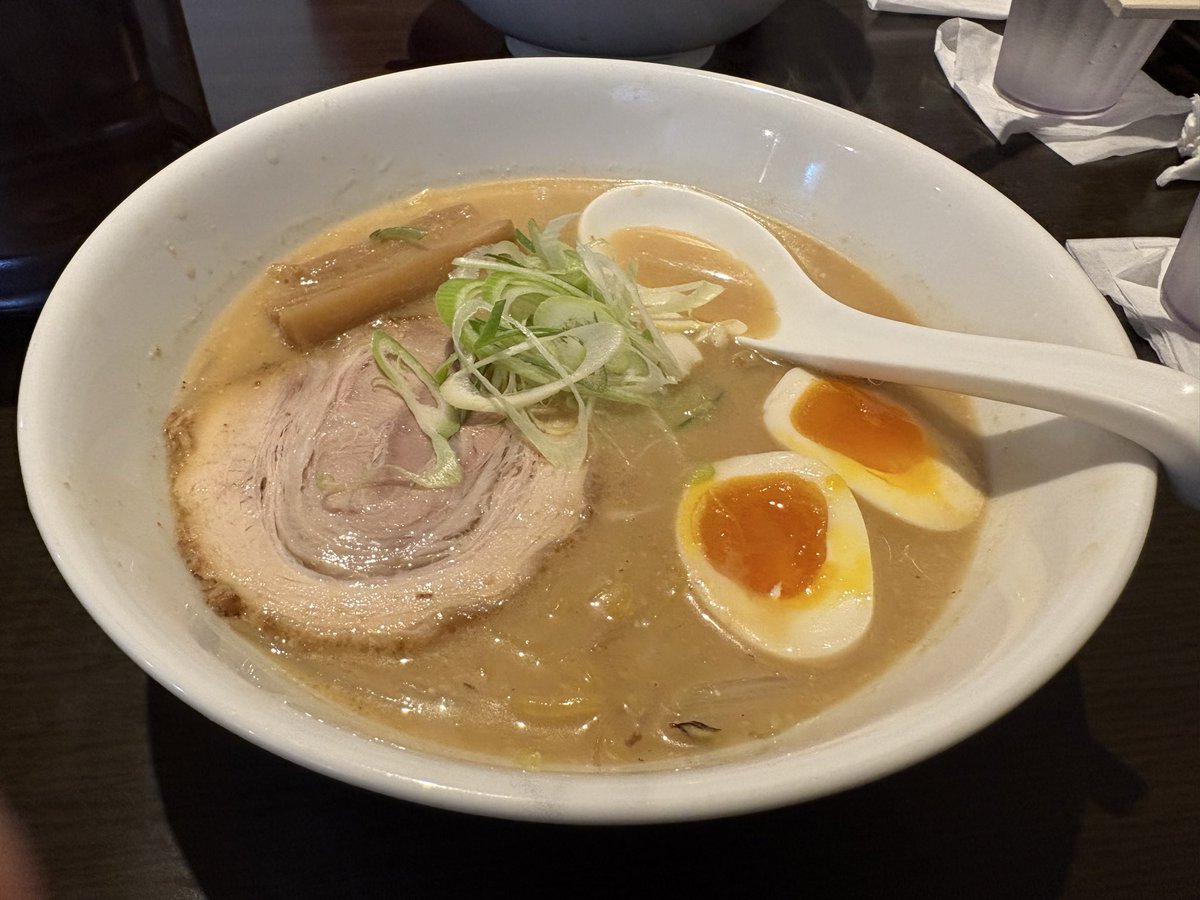 nicoras_1's tweet photo. 6/15
#麺之やました
・味噌ラーメン

有名な信玄の暖簾分け

 #ラーメン 
 #味噌ラーメン 
 #信玄 
 #チャーシュー https://t.co/Icd1nOR74L