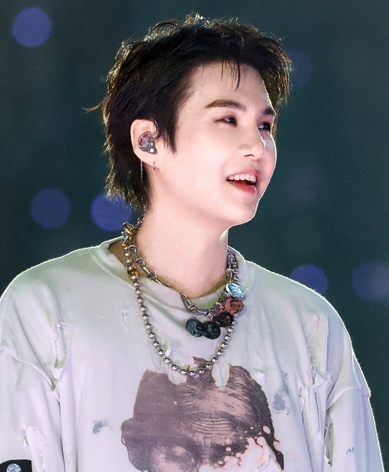 MBelga03's tweet photo. His calm features, his spontaneous gummy smile, his fluffy hairstyle... everything about him exudes a heart capturing charisma and an eye-catching innocence <3 https://t.co/WoB8vNinDf
