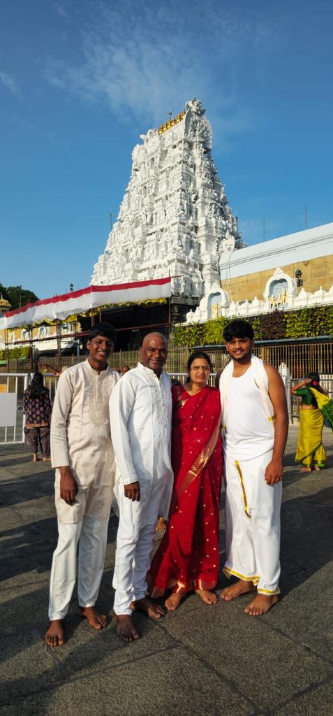 Navatha_Bobba's tweet photo. ఓం నమో వేంకటేశాయ .....

తిరుపతి వెంకటేశ్వర స్వామి దర్శనం పూర్తి.... https://t.co/MCimzjExze