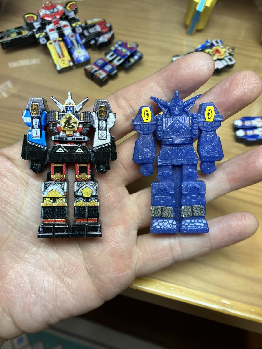 Satoxxxico's tweet photo. スーパー戦隊DXロボチャーム
森永ロボ

比較㊗️

無敵将軍とスーパー無敵将軍
どこをとっても瓜二つ！
本当に素晴らしいです⭐️
数十年の年を経て、少年の心に戻ってきた！
ロボチャームは
森永激リスペクト！
と、言っても過言ではないでしょう🔥

しかしながら森永のモールドは全身凄いです🔥 https://t.co/dWESfKvX1S