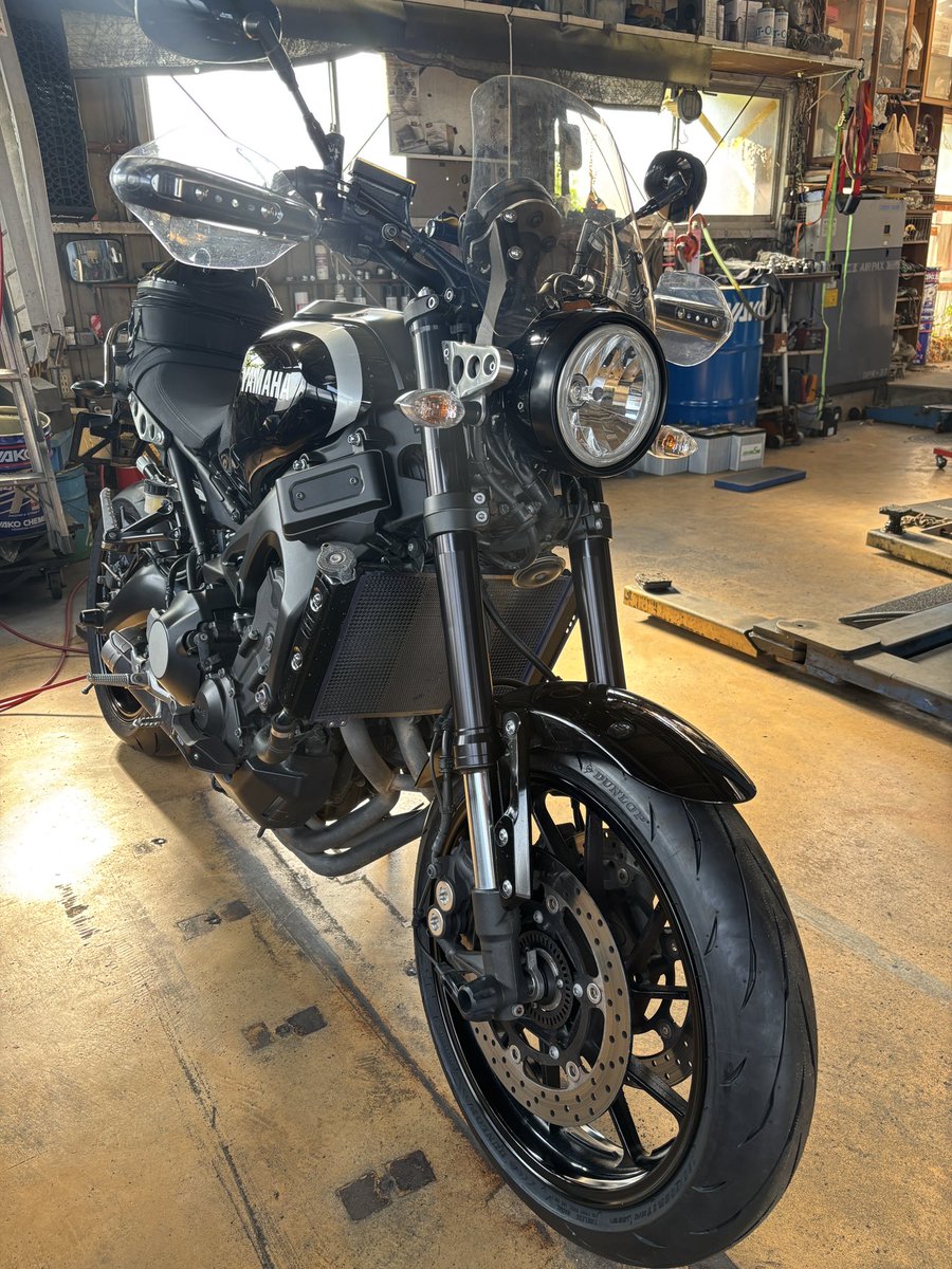 saga_auto's tweet photo. 前後タイヤとオイル交換そしてちょっとした小修理を頂きました🙇
#XSR900 https://t.co/WFKrKRoAIZ