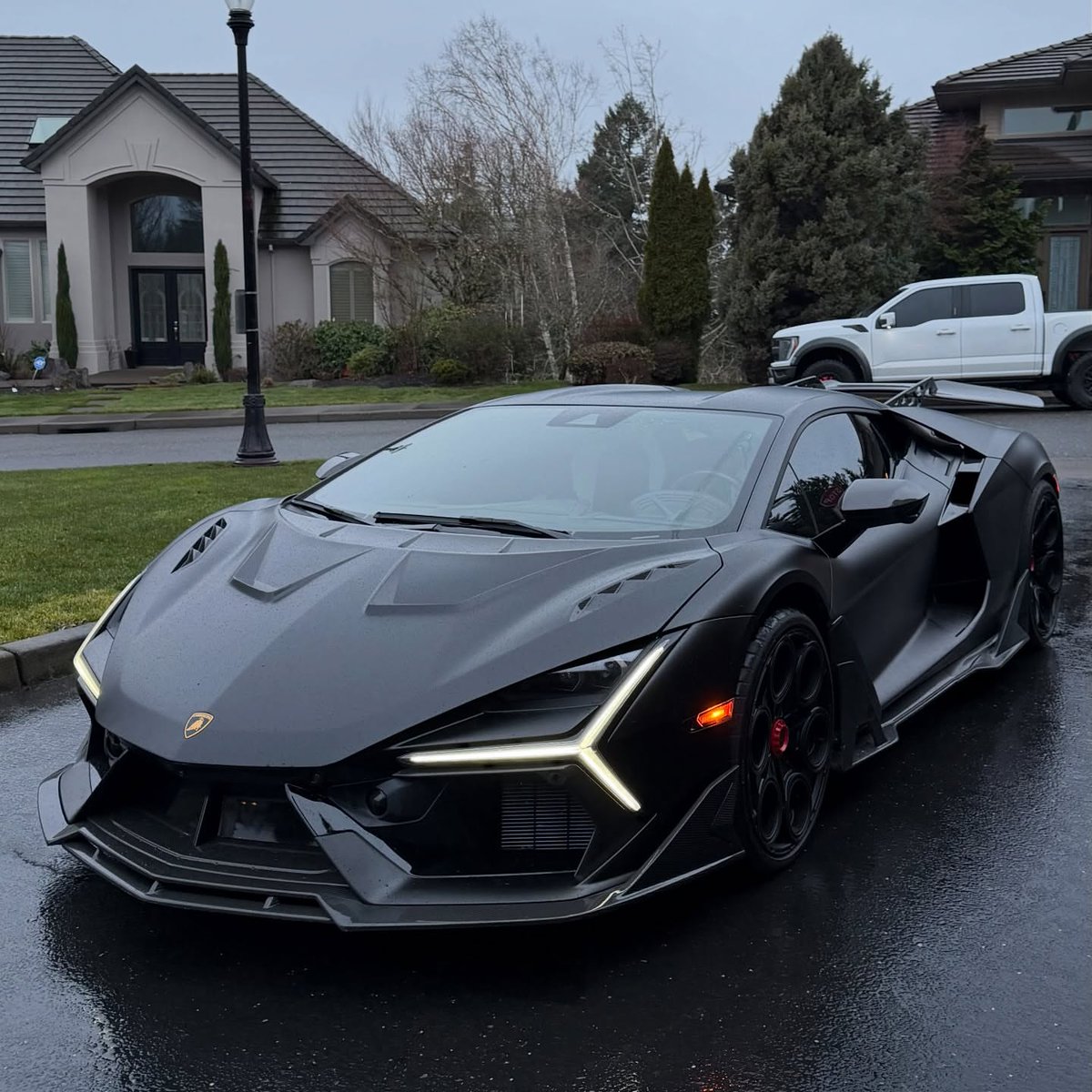 CarsUniquee's tweet photo. Lamborghini Revuelto https://t.co/M7rXRuzoti