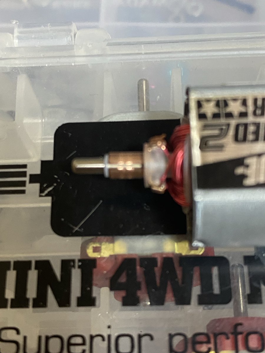 fma_4x4's tweet photo. チューンモーター

機械で1.0v
シャーシに電池

削れ方がかなり違うな

へー　おもしろい

初めて開封したけど
触角みたいだね笑　銅ブラシ https://t.co/Nvw7daZqcD