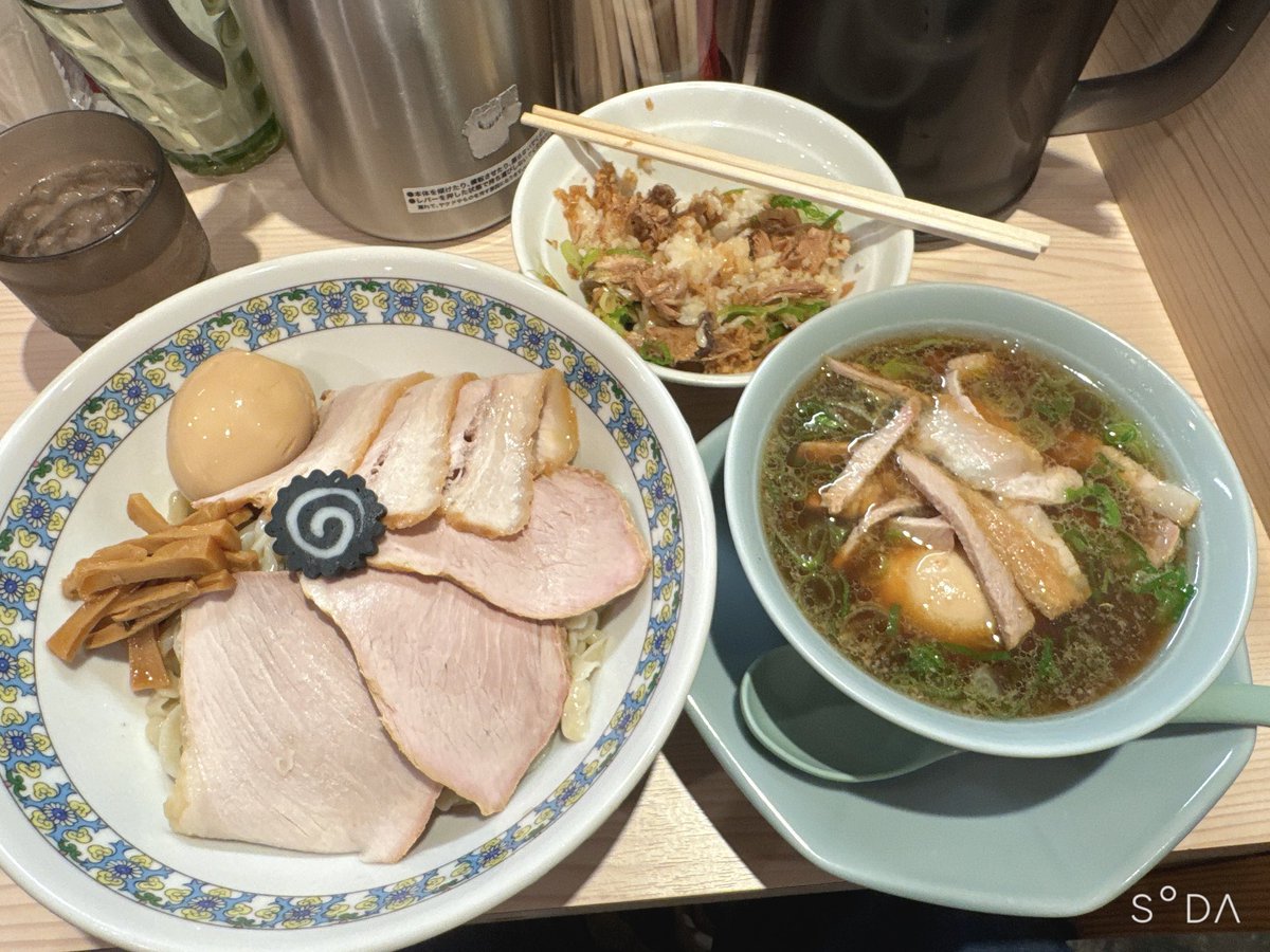 applemidrin's tweet photo. マルエーの麺とスープは無性に食べたくなる時がある…ぶりんぶりんな麺とチンタンスープが合いすぎるんですが、ゆず酢で味変最高！🍜 https://t.co/bGXNzMFCZn