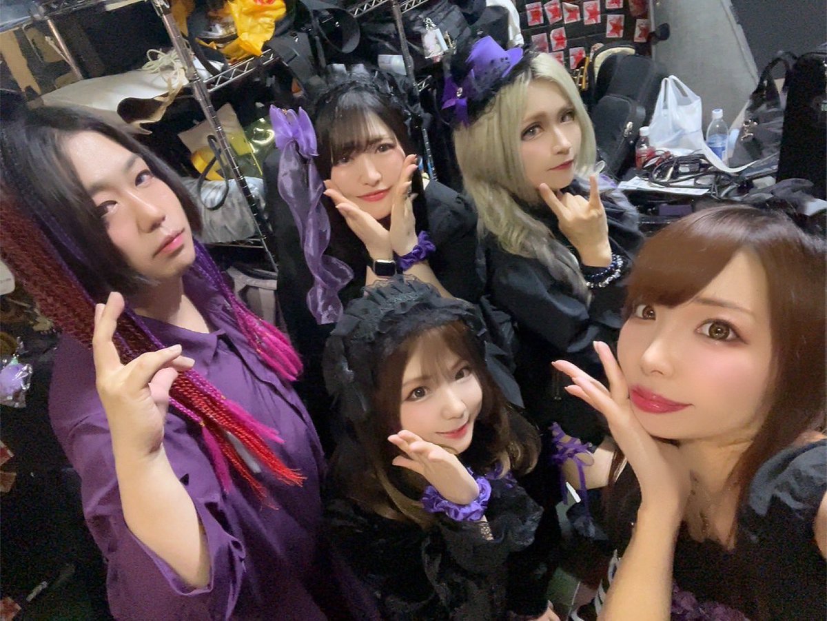 mami96drums's tweet photo. 昨日は、MelanblooMさまのサポートで新宿WildSide Tokyo@ ゆぴちゃん誕生祭でした！
会場どこに居ても、いつも仲良くしてくださっている方たちばかりで現場の安心感がすごかったです✨
そんな素晴らしいイベントにメラブルのみなさまと一緒に出演できて嬉しすぎました😆
ゆぴちゃんおめでとう！🎉🎂ALT https://t.co/90FDMkFGQS