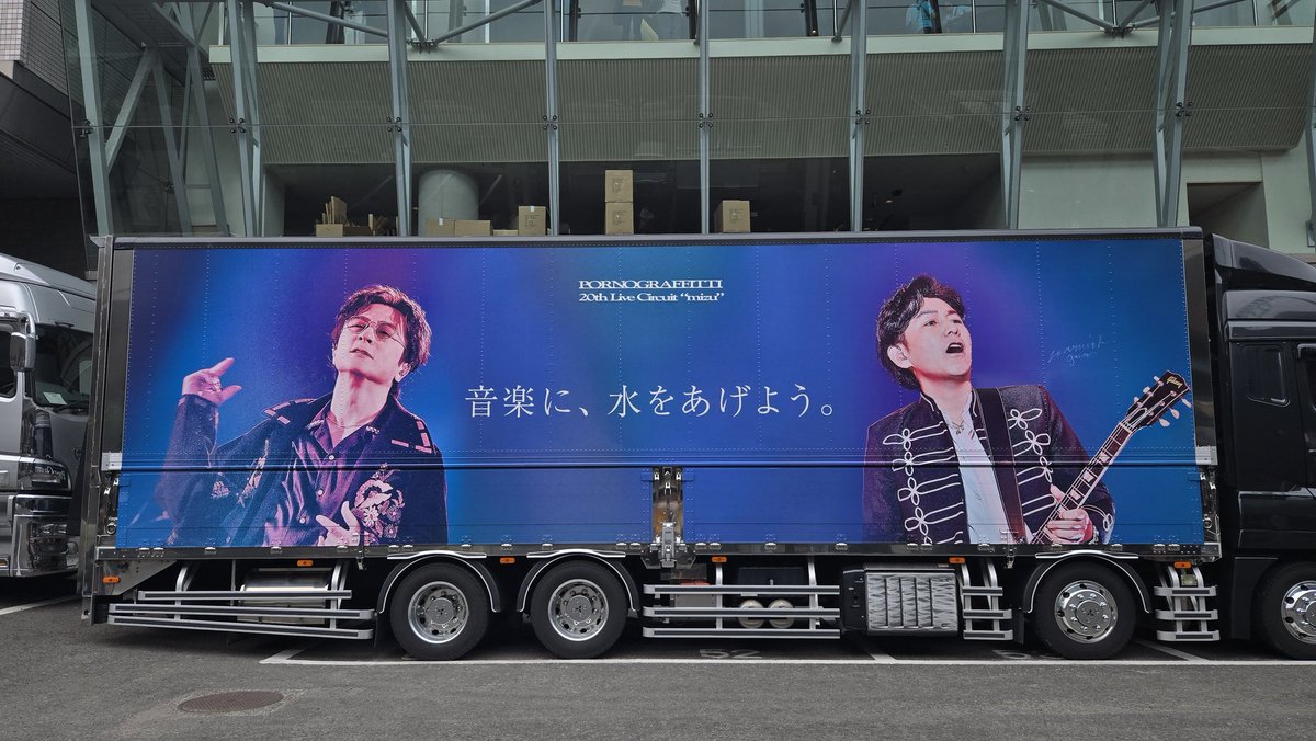 risaboten's tweet photo. 佐世保の旅🎤2日目
何じゃこりゃという神席でした💕
爪まで見たよ、カッコよかったよ（業務連絡✨） https://t.co/Yl78uGsomH