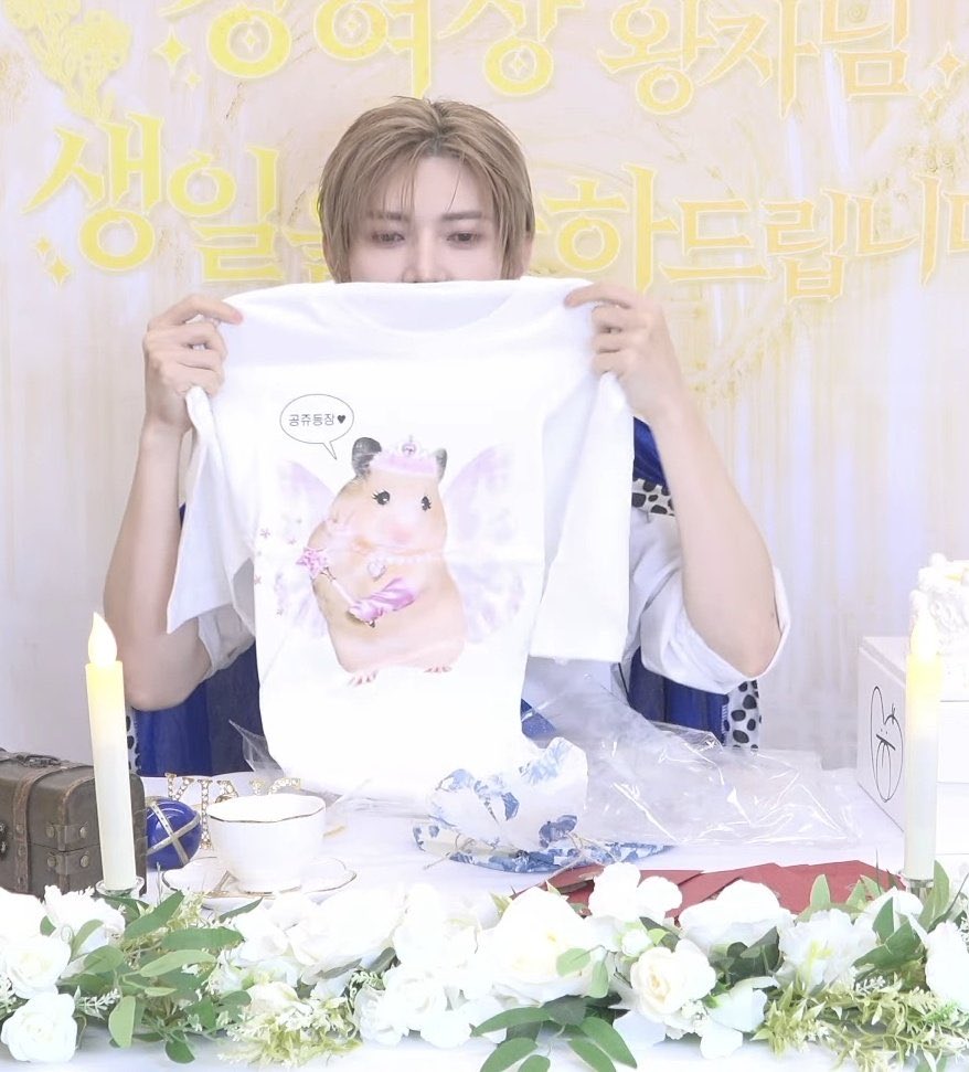 justjongsang's tweet photo. Jongho got Yeosang 3 different trendy shirts for his birthday! 

“shirt 1: ‘being alive is proof that i’m strong’

shirt 2: ‘you’ll think of me a lot before going to sleep’

shirt 3: hamster princess tshirt!! with the speech bubble ‘princess (makes her) appears’”
😭😭😭😭💕💕 https://t.co/vxVuwAoFOZ