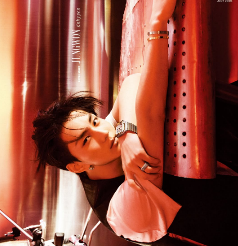 paleunhee's tweet photo. FUCK HE IS SO HOT https://t.co/6v7FrsNmJH