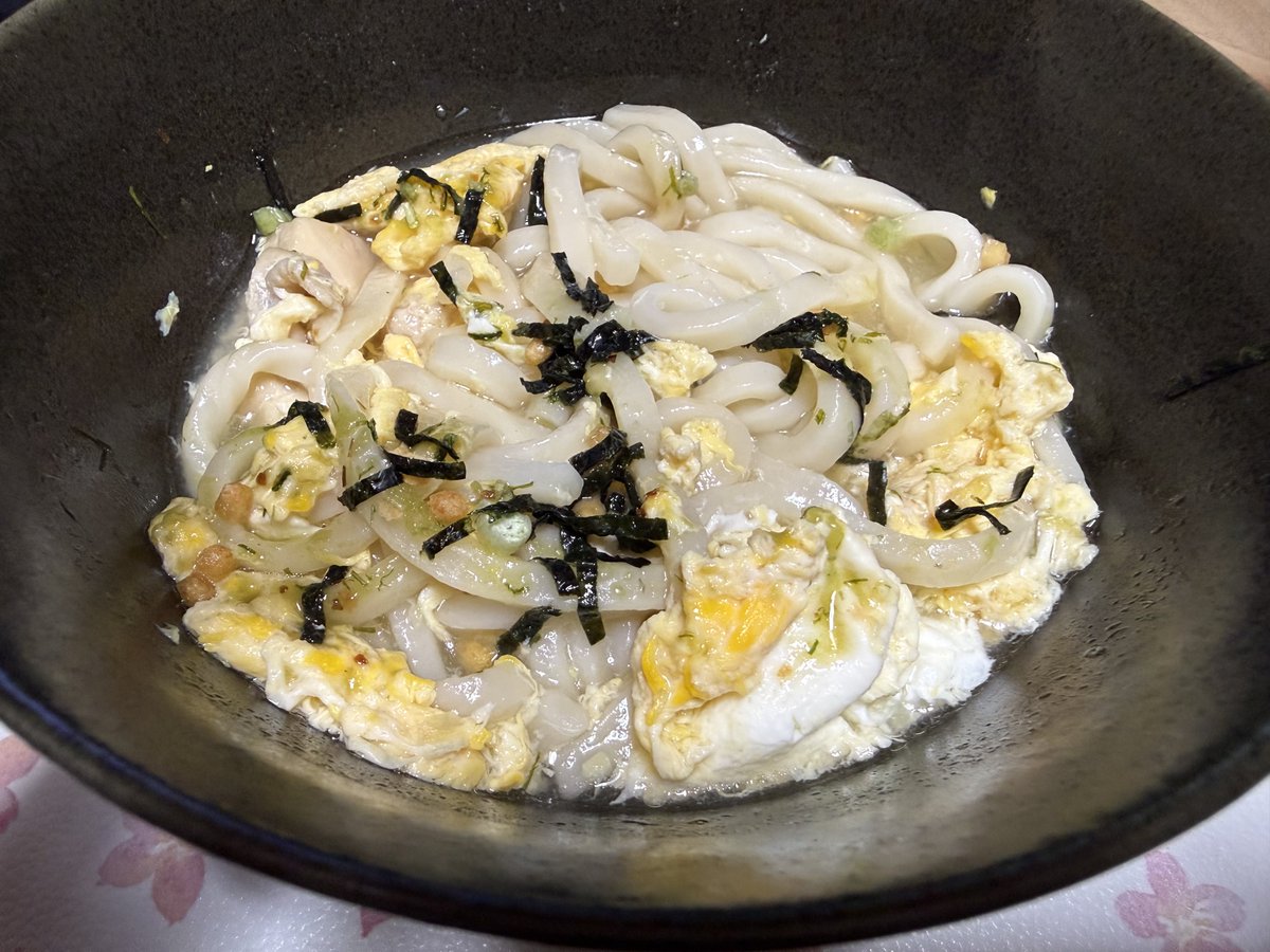 g_b_ss's tweet photo. 帰ってきてから謎の超腹痛に襲われてるけど
仕事終わりの飯テロでお腹すきすぎたから
今日は永谷園でお茶漬けうどん https://t.co/T8NeboK4Re