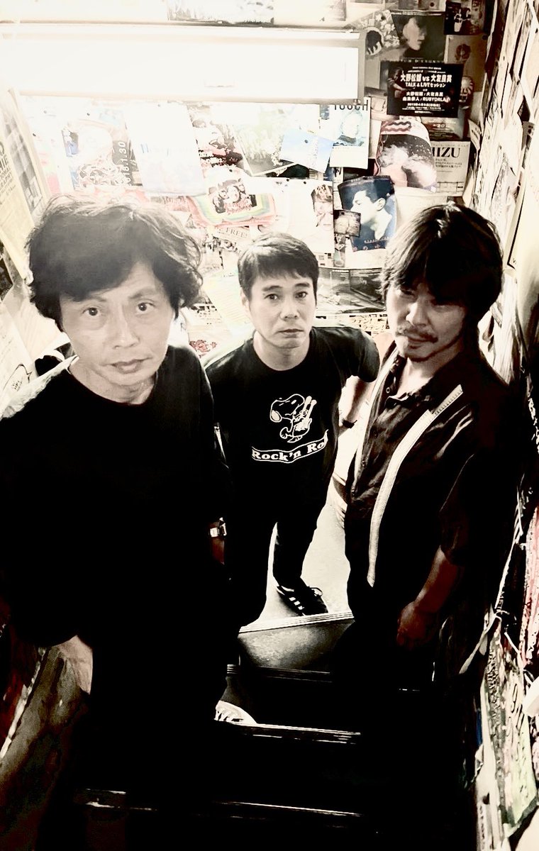 cure_the_blues's tweet photo. 【一ヶ月切ってます‼️】
7月のネジ音、トップで弾けてくれるのは『イグワナズ』
京都のガレージシーンの最前線を支え続けた実力は文句無しですほんと。
8ビートに乗っかった彼等独特の日本R&amp;R、ある意味ロリータ18号とは相性バッチリかも。
3人編成になって更に鋭くなってます🔥
凄いッスよマジで。 https://t.co/X74GCVWu8v