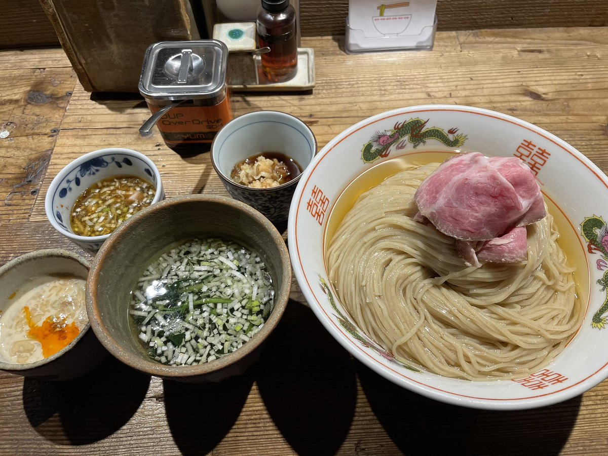 nakada0919's tweet photo. 特上昆布水つけめん(味変スープ3つ=東京クラシック、冷やし豆乳担担、なめこおろし)、麺400gに増量

#伊之瀬
#好き食べ物　#ラーメン https://t.co/ZLsLpX93OE