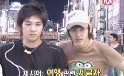 gyuyomi88's tweet photo. banyak fanfic Kyuhyun remaja yang ngedeskripsiinnya sesuai foto ini. Kalo diingat lagi, di sini memang umurnya 18 tahun kan? dia memang cocok banget jadi protagonis fanfic school life, family, hurt gitu https://t.co/t7VICGleJz