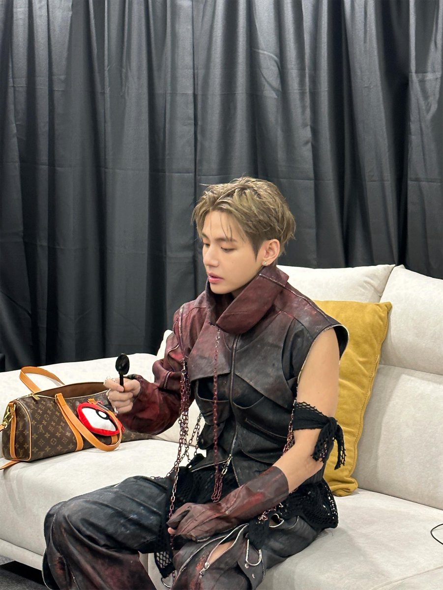 taehyung pics ✰ tweet media