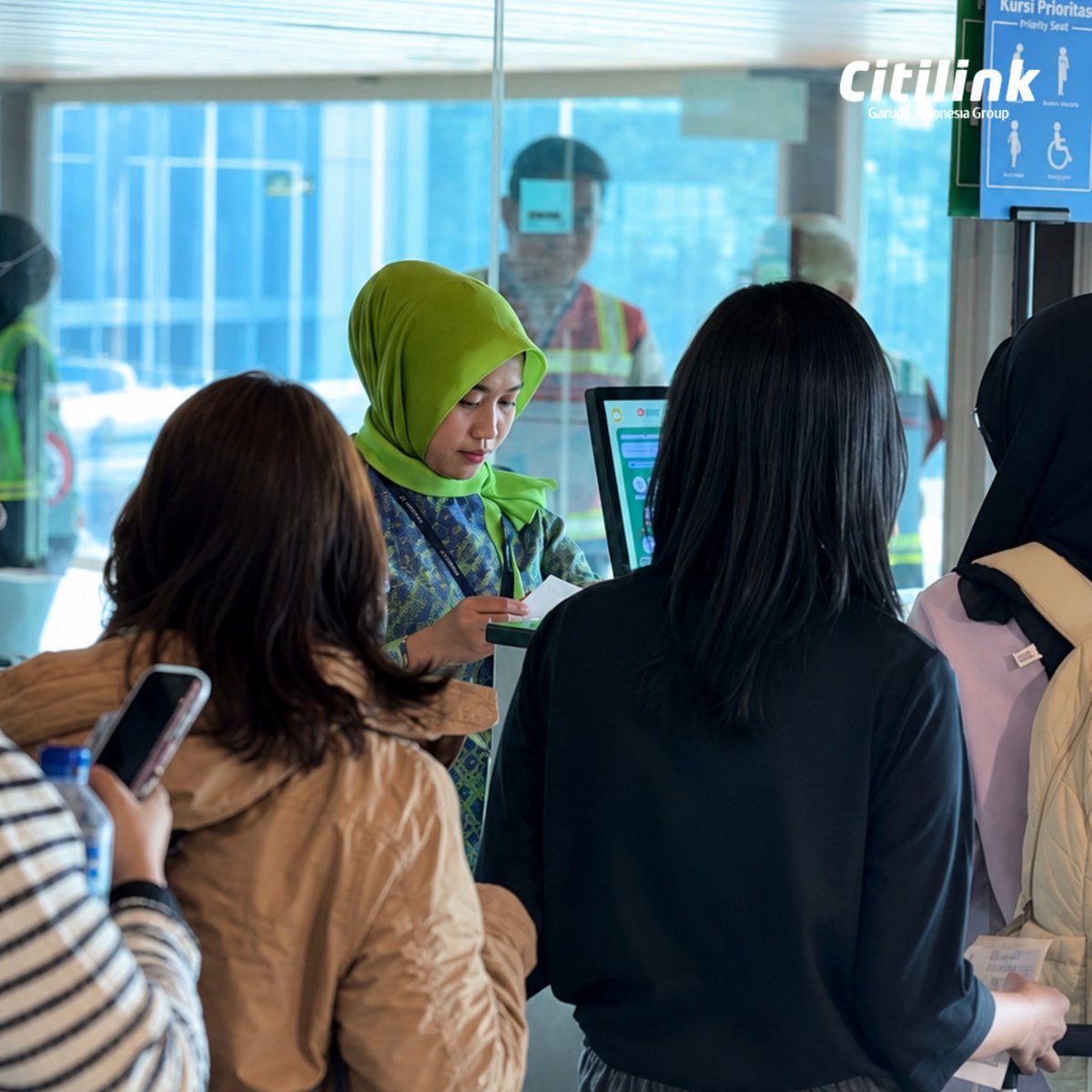 Citilink's tweet photo. Mau tipe yang suka nanya atau mandiri, yang jelas kenyamanan kita dari di darat sampai di udara itu emang udah disiapin matang-matang sama tim Citilink!

Di balik layar, mereka selalu mastiin semua aman biar perjalanan kamu tetap smooth✨💚 https://t.co/csN1uRe9wC