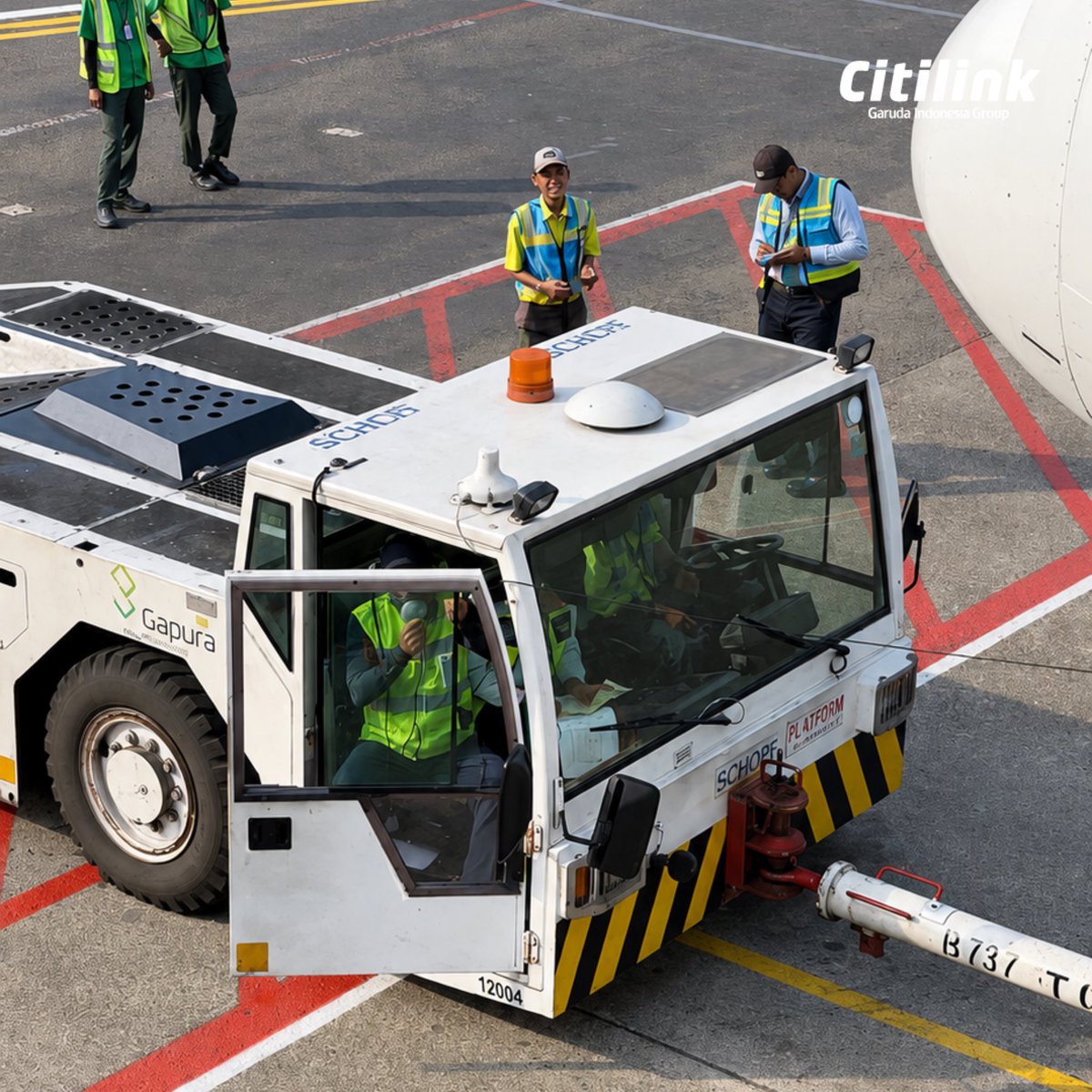 Citilink's tweet photo. Mau tipe yang suka nanya atau mandiri, yang jelas kenyamanan kita dari di darat sampai di udara itu emang udah disiapin matang-matang sama tim Citilink!

Di balik layar, mereka selalu mastiin semua aman biar perjalanan kamu tetap smooth✨💚 https://t.co/csN1uRe9wC