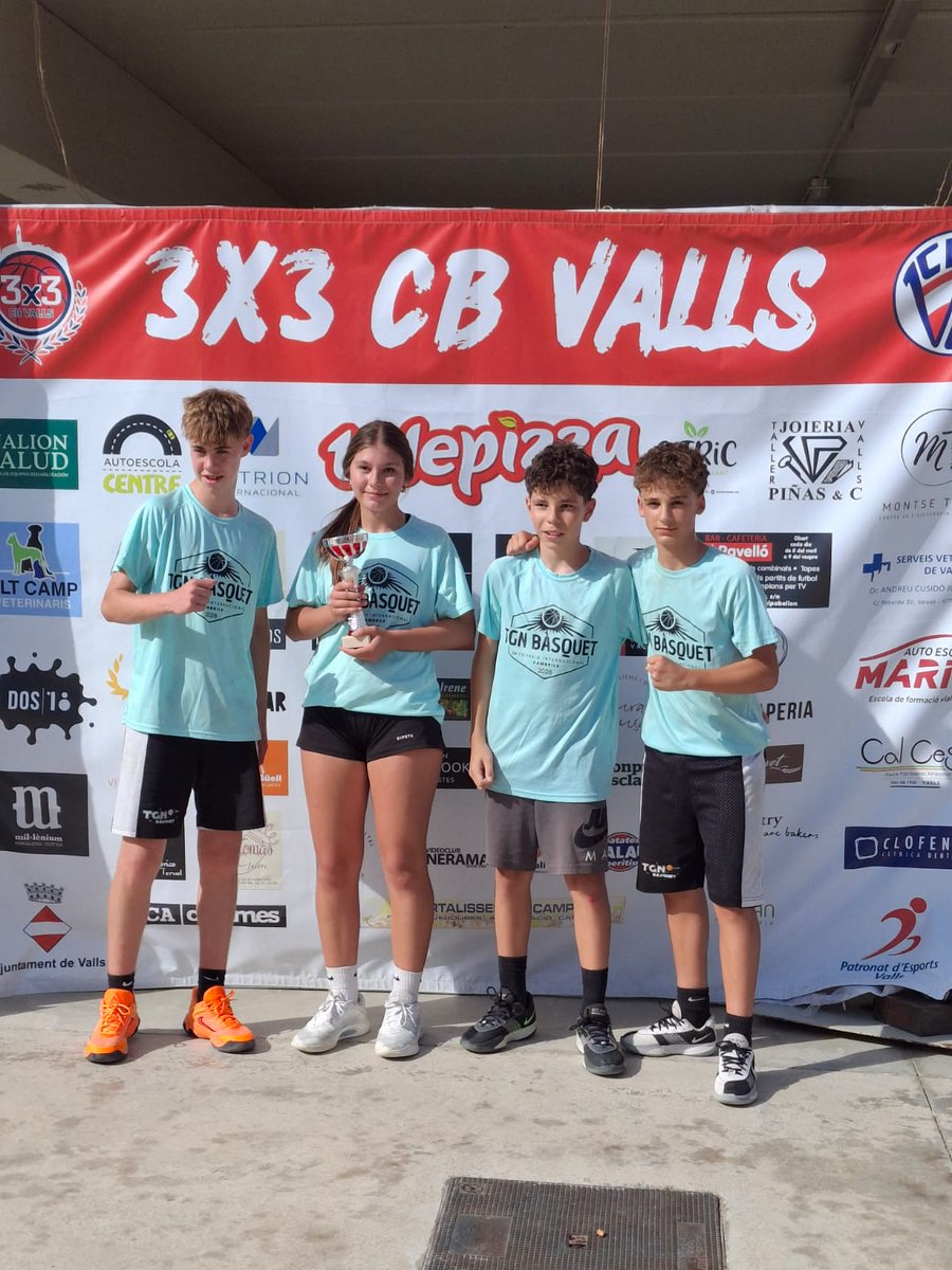 TGNBasquet's tweet photo. 🏀💜 Els jugadors i jugadores infantils del @TGNBasquet van participar en el 3x3 organitzat pel @CBValls 

🔝🏅L'equip infantil mixt van ser els guanyadors del torneig 3x3! 

#tgnbasquet #adntgn https://t.co/4LAR6OWC9l