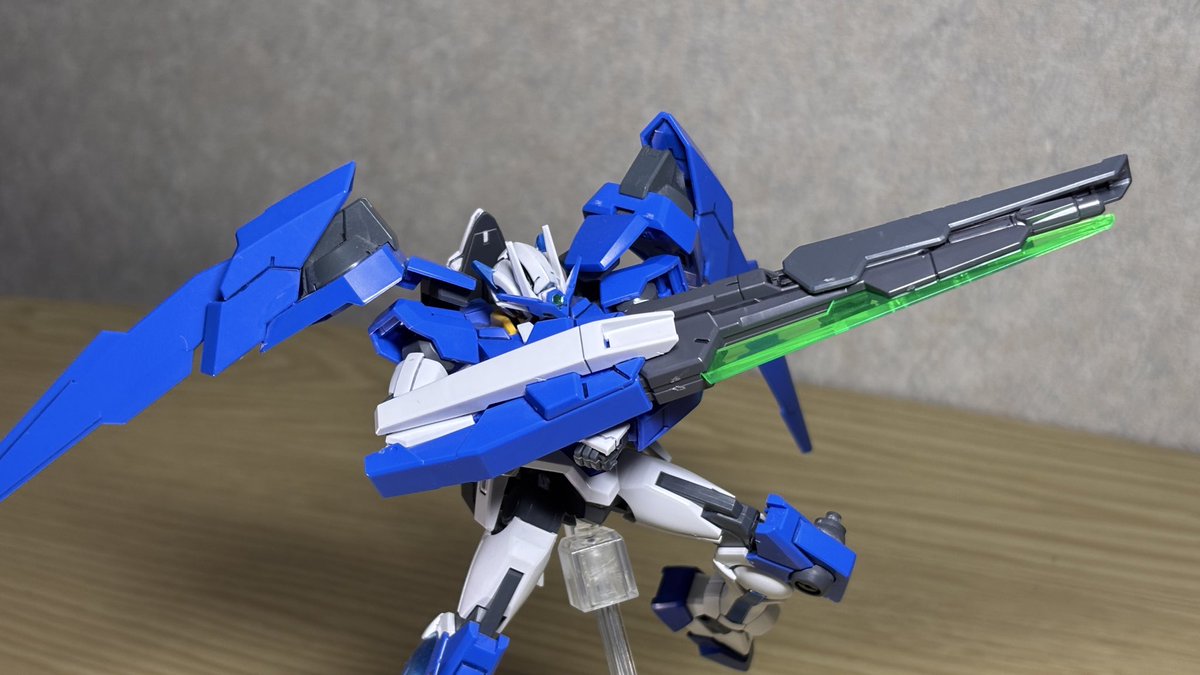 kuinaGanpura's tweet photo. OOガンダム/ティラトーレ

ティラトーレはイタリア語で狙撃手って意味です！

今度はこの子の写真をまたまとめて投稿しようと思ってます！
今頑張って写真撮ってるところ…笑

 #ガンプラ
 #ガンプラ改造
 #オリジナルガンプラ https://t.co/nDBDwKEzx6