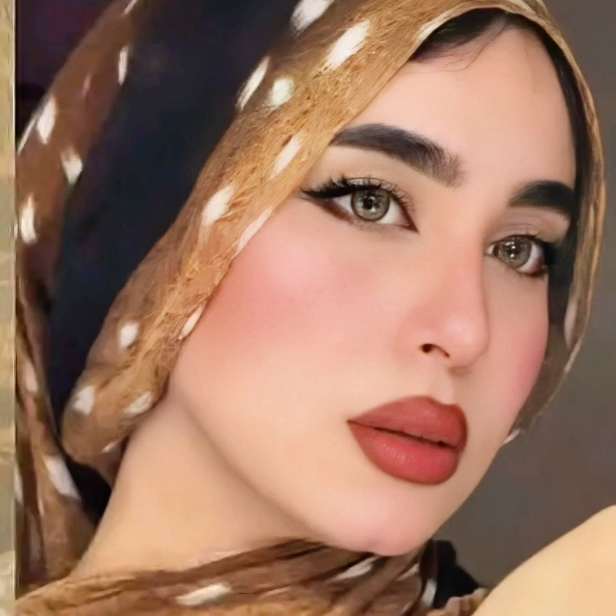 Y33Miss's tweet photo. هِي ‌ غزال ..
حلالٌ فيها الغَزل...🪸🦌 https://t.co/2UBB3BuinV