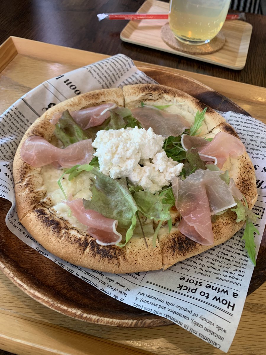 tinmugi's tweet photo. 鳥取には鳥取チーズガーデンという店があってだな。そこのピザとチーズドリンクがうんめぇんだわ🧀 https://t.co/KNJ4mqfSji