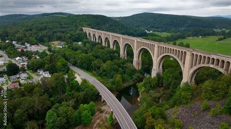 doncatskills's tweet photo. Saturday we witnessed the world's largest steam locomotive over the Tuckhannock Viaduct. The bridge a national historic site, was built in 1915 was designed by a 30 year old architect  from Chicago, Abraham Cohen It is the largest concrete bridge.

https://t.co/SHxQGY0uCa https://t.co/YiTFAFvN7d