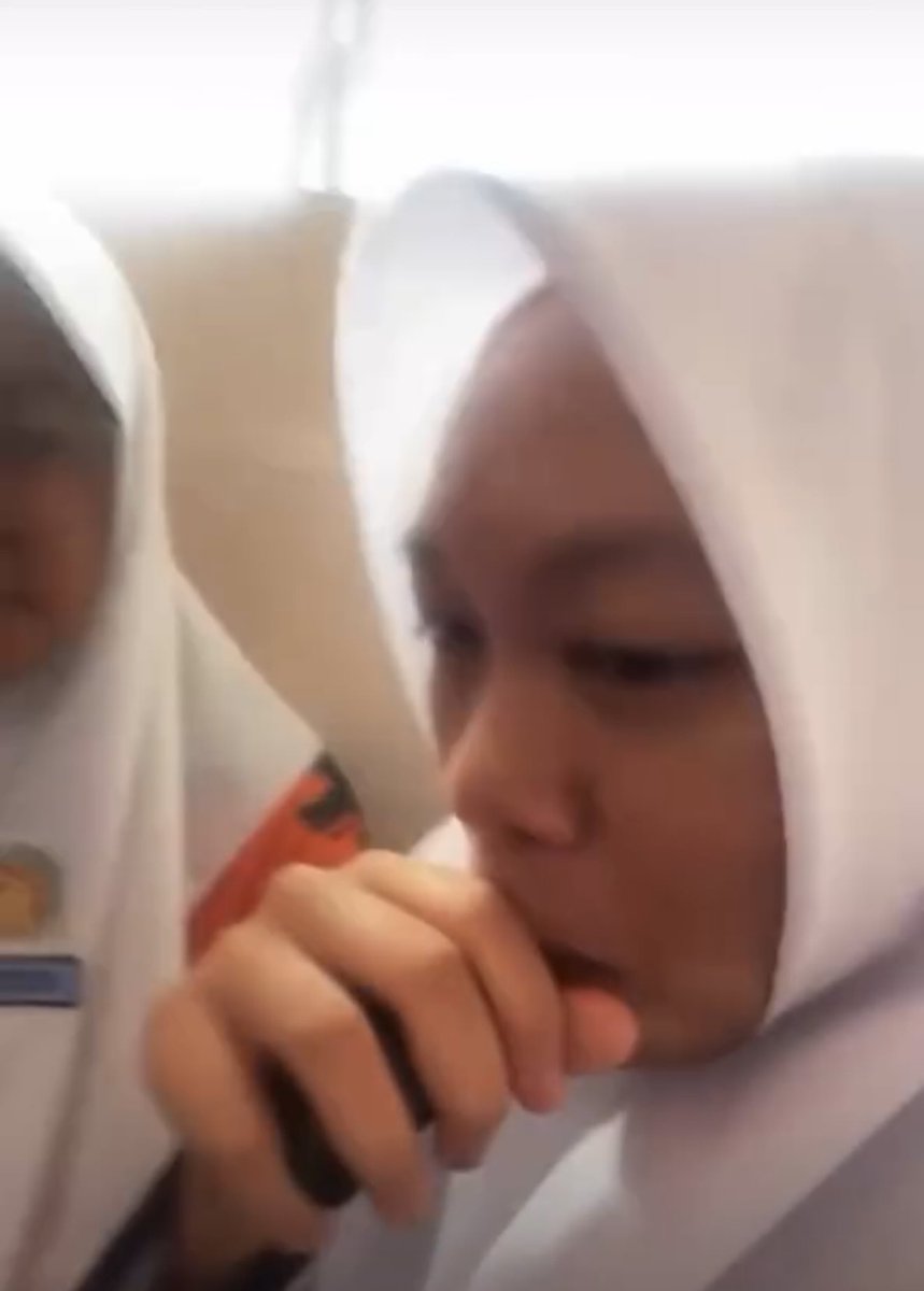 bckupacc99's tweet photo. Perangai macam tak ada maruah langsung.

Entah macam mana la perasaan mak ayah diaorang kalau tengok keadaan macam ni. https://t.co/lcQ5Uac797