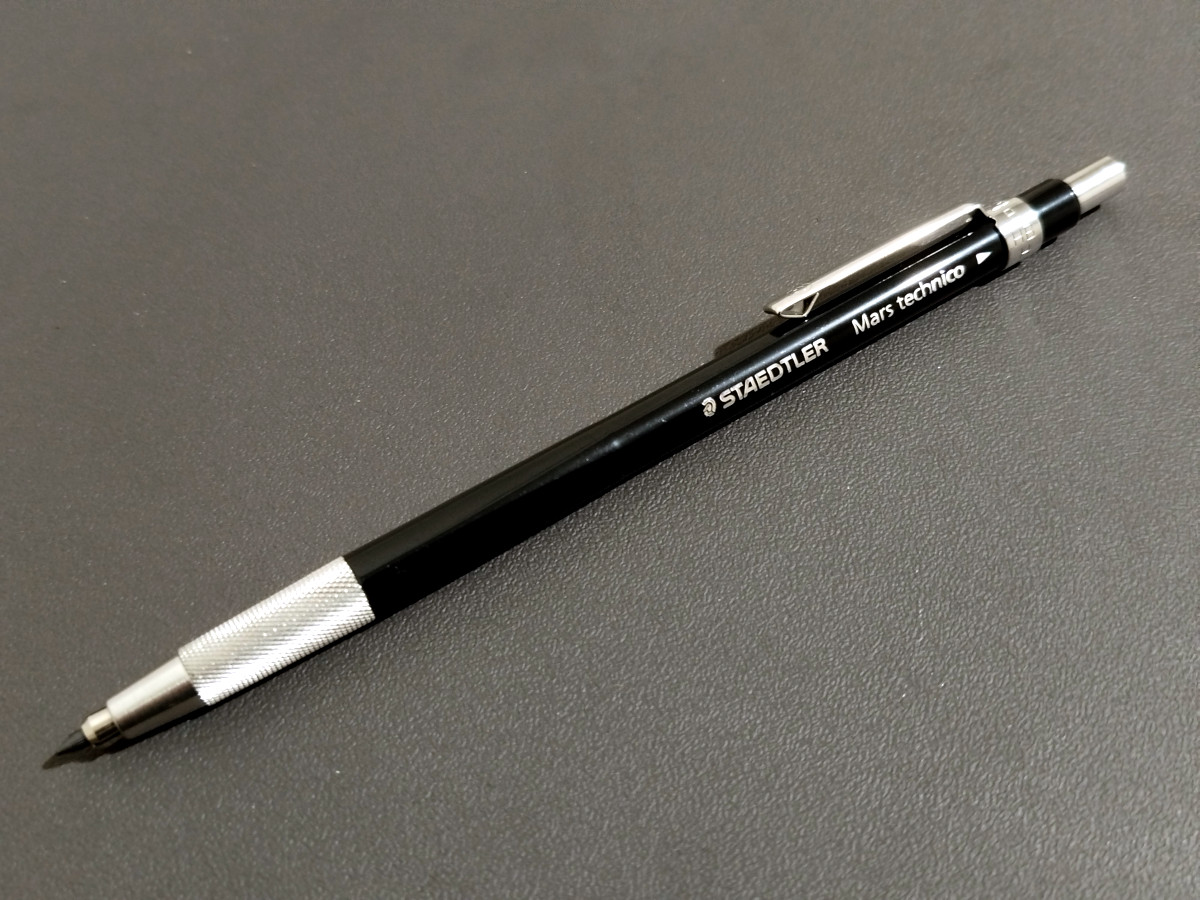 JDanuel_S's tweet photo. Got my first lead holder - Staedtler Mars Technico 780

The build quality feels solid, and I'm glad it comes in black! It writes well, and I'll try it out for sketching later on. #pencil #journaling https://t.co/f4R7CPy3Tw