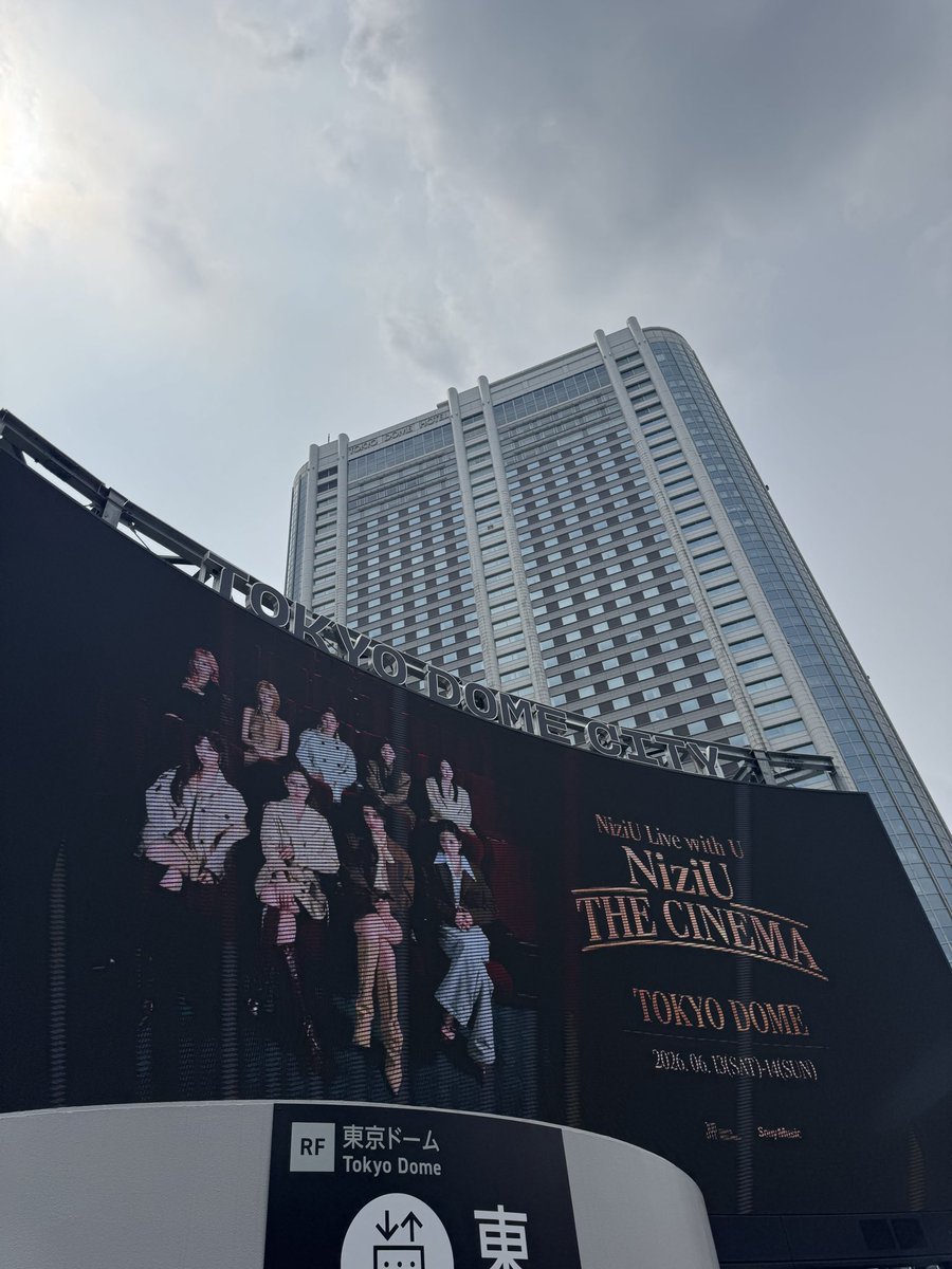MNa516's tweet photo. 最近ライブ遠征する機会が無くて久しぶりにライブ行ったら、ライブ参戦の為の体力とかライブ遠征の為のパッキング能力とか…低下を感じました😅
また忘れそうなので次の現場下さい🙇 https://t.co/wT4FWFPbQV