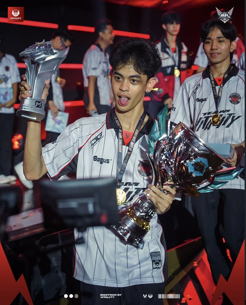 szzhaaa's tweet photo. @AlterEgo_IDN cmn mau blg aja dao, ini namanya piala mpl kali aja gatau😭🤣 https://t.co/Rn6nO46lG3