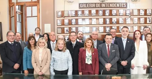 embpalestina's tweet photo. La intendente Fuentes recibió a la comitiva que participa del Congreso Nacional de FEARAB Argentina. 
Fuente: El Liberal
https://t.co/4wuShFywO4 https://t.co/YBdfQpLfml
