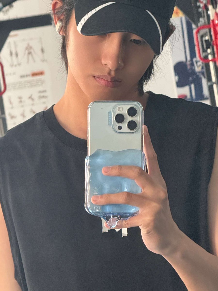 soonyunqi's tweet photo. Winwin gym mirror selfies >>>>>>>> https://t.co/D6jTyBleyq