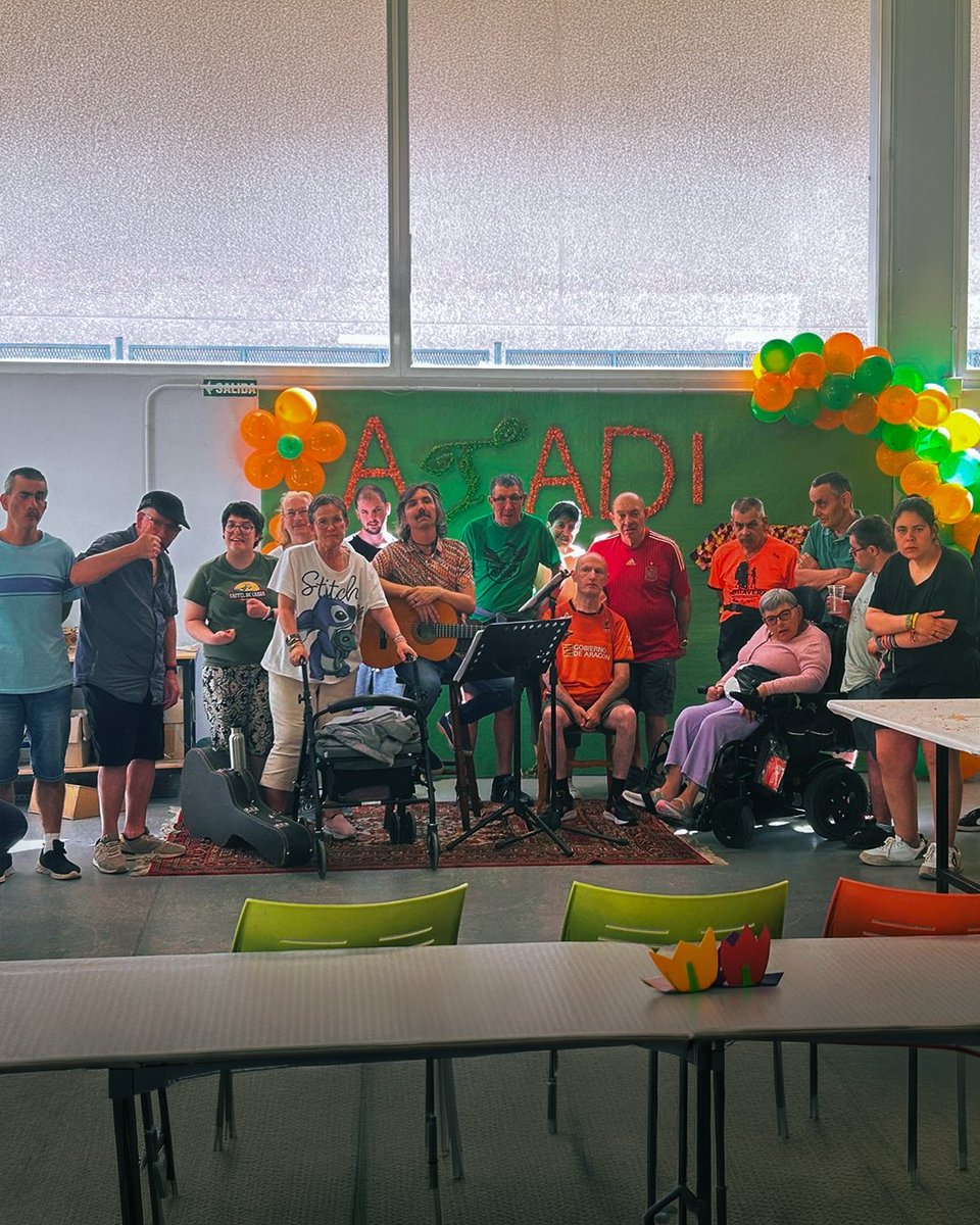 ataditeruel's tweet photo. 🥳 ¡Atadi Utrillas está de celebración!

🔙 Se cumplen 𝟏𝟓 𝐚𝐧̃𝐨𝐬 de la apertura de la residencia, una efeméride que se recordó con actividades, comida y y una actuación musical de Nene de la Vega a través de la organización Tamborile https://t.co/IrXs7lVEFs
