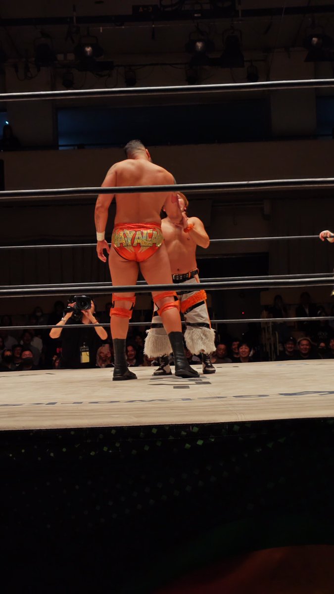 backslide241's tweet photo. 身長差‼️

#WRESTLEMAGIC https://t.co/oqqNihjYpD
