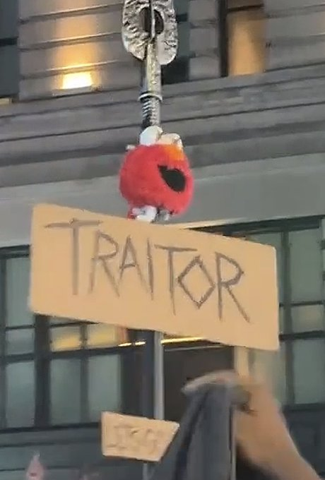 USSIowaboat's tweet photo. @elmo https://t.co/qdqECXejyc