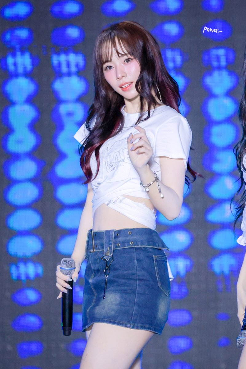 sohee_0317's tweet photo. 260613
다이브페스티벌
슈이💜 
#세이마이네임 #SAYMYNAME #슈이 #SHUIE https://t.co/gGgRAlqwed