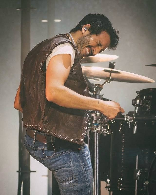 ExaVictoria's tweet photo. 🌟 Sebastián Yatra reunió a miles de fanáticos en Monterrey como parte de su #EntreTantaGenteTour, ofreciendo un espectáculo cargado de energía, romanticismo y sus más grandes éxitos.🥰 https://t.co/ESK93Dk3Q9
