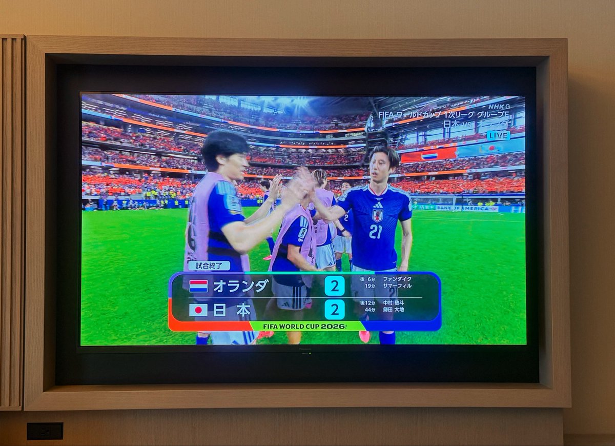 himabito9's tweet photo. 今朝の日本代表戦は宿泊先のホテルで観戦。

目覚めたのは前半39分と完全に寝坊、にわか感満載の私（…😅）ですが、
部屋の大画面で熱戦を観ることができたのは良し👍

自宅にTV置いてないし、次戦もホテルで観ようかしら。 https://t.co/4WdwvNfVYC
