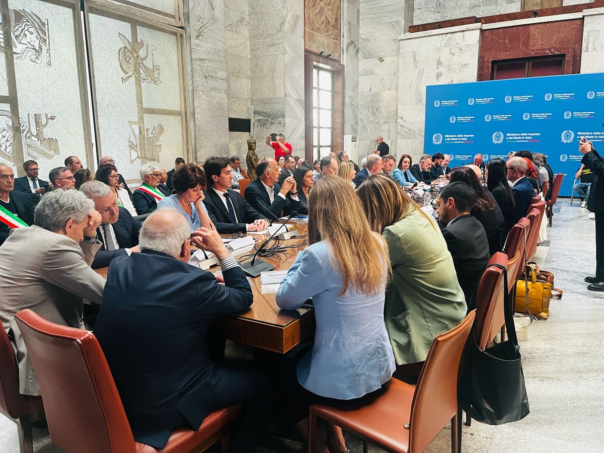 fimcislmarche's tweet photo. Vertenza electrolux: al ministero del Made in Italy alla presenza del ministro Urso e tutte le istituzioni del territorio per scongiurare la chiusura del sito di Cerreto d’esi https://t.co/iX7r8Er3lU