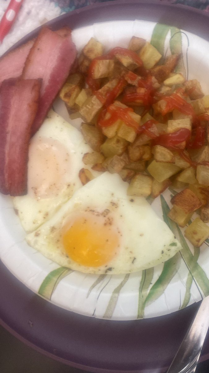 dtungstenUT's tweet photo. I love home made bacon days.  Off work today means time for eggs and bacon and taters. https://t.co/tyWfl4aeK3