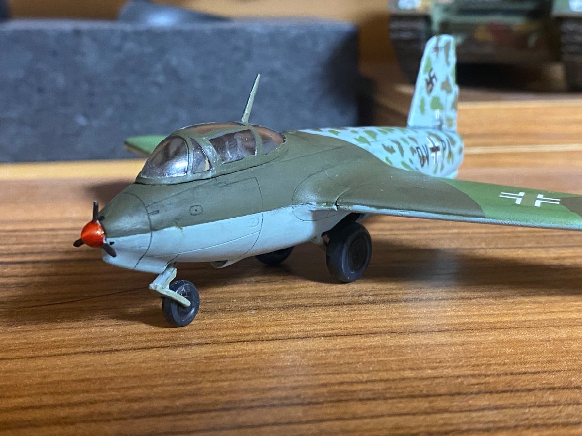 tankman_heidie's tweet photo. ミクロミール 1/72 Me263 V1

ウクライナのヤバメーカーのひとつ、ミクロミールに初挑戦！機体が小さいのもあって短時間で完成させる事が出来ましたが、コクピットを収める為にモナカ胴体の干渉部は削り、目立つ合わせ目を瞬間接着剤で埋めるなどやる所はやらねばなりません。

#ロケミサ乱舞 
#完成 https://t.co/Je3KnSqC36
