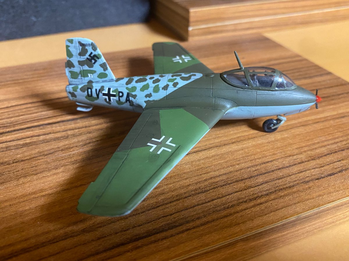 tankman_heidie's tweet photo. ミクロミール 1/72 Me263 V1

ウクライナのヤバメーカーのひとつ、ミクロミールに初挑戦！機体が小さいのもあって短時間で完成させる事が出来ましたが、コクピットを収める為にモナカ胴体の干渉部は削り、目立つ合わせ目を瞬間接着剤で埋めるなどやる所はやらねばなりません。

#ロケミサ乱舞 
#完成 https://t.co/Je3KnSqC36