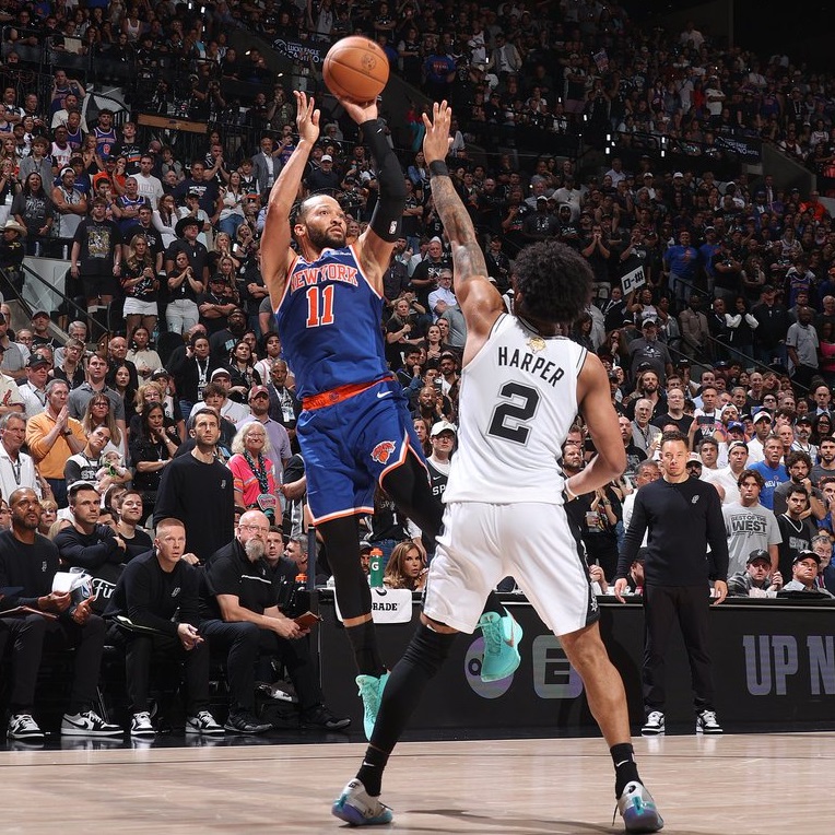 NBAcrazystats's tweet photo. Jalen Brunson scored 47.8% of the Knicks' points in Game 5 of the @NBA Finals. In league history, only three players have posted a higher percentage of their team's points in a Finals game:

George Mikan - 54,4% (37 of 68) in 1950
Michael Jordan - 51,7% (45 of 87) in 1998
Michael Jordan - 49,5% (55 of 111) in 1993
Elgin Baylor - 48,4% (61 of 126) in 1962
Jalen Brunson - 47,8% (45 of 94) in 2026