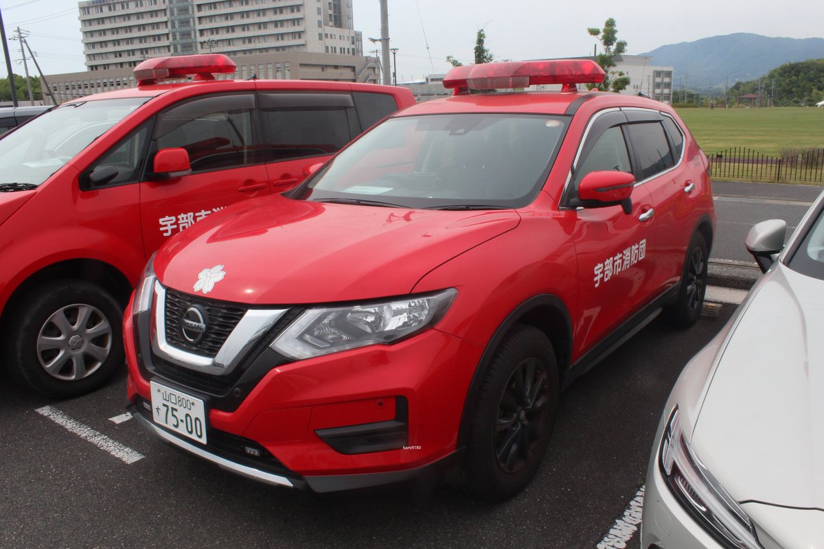 kami9180's tweet photo. 山口県総合防災訓練に視察に来ていた車両
在日米軍岩国基地消防隊 セレナ
宇部、山陽小野田消防局 支援車
宇部市消防団 広報車
下松市消防本部 指揮車 https://t.co/aDe4uGWdSZ