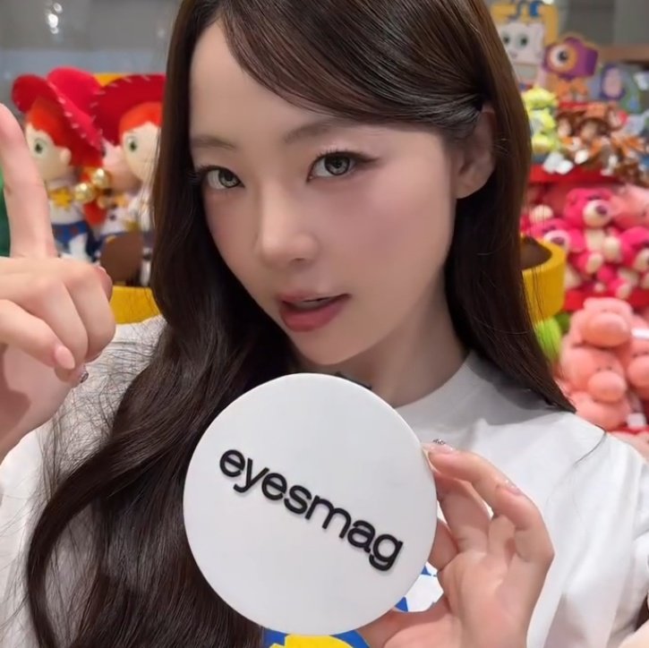 frozenskyyyy's tweet photo. minkyung x eyesmag 🩷✨
📎https://t.co/iIzqxKX0iy
#transitlove4 https://t.co/mmJvZnw05c