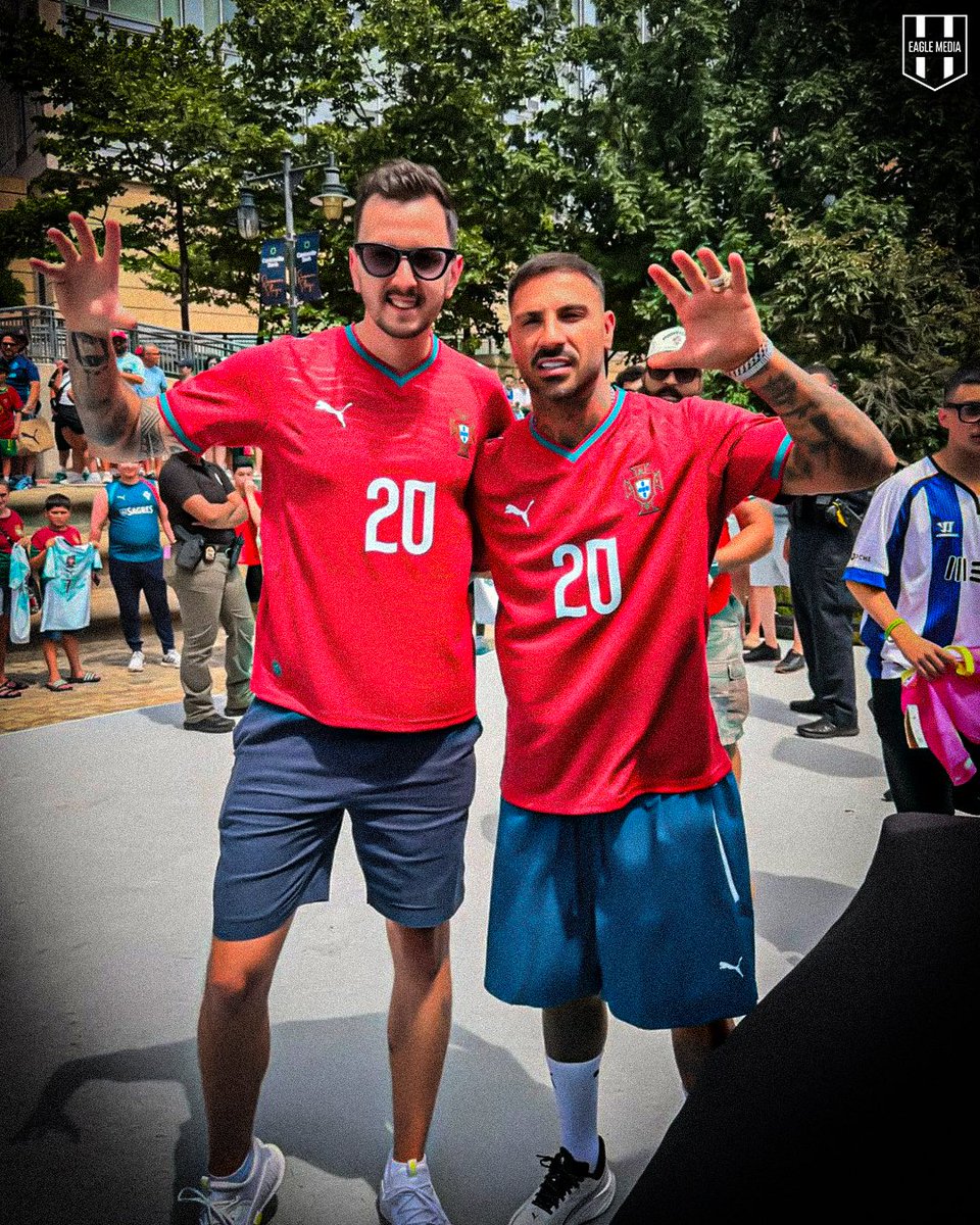 Eaglemedia__'s tweet photo. Ricardo Quaresma'nın paylaşımı. 

"Her yerde Kartal." 🦅 https://t.co/AvOTpPMYQe
