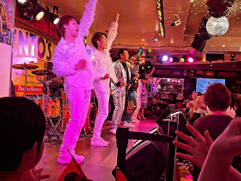 tsukasakids's tweet photo. 北川大介さんのライブ無事終了!!
客席の皆さんと一緒に踊ってだいちゃんへのサプライズも大成功🙌
ツカサキッズのグッズも完売👀‼️
皆様ありがとうございました♥️
#北川大介 #城間ツカサ #城戸亜利抄 #ツカサキッズFUNKY5 マサハル/ユウ/フーガ #yumina https://t.co/DbSj1mKFod