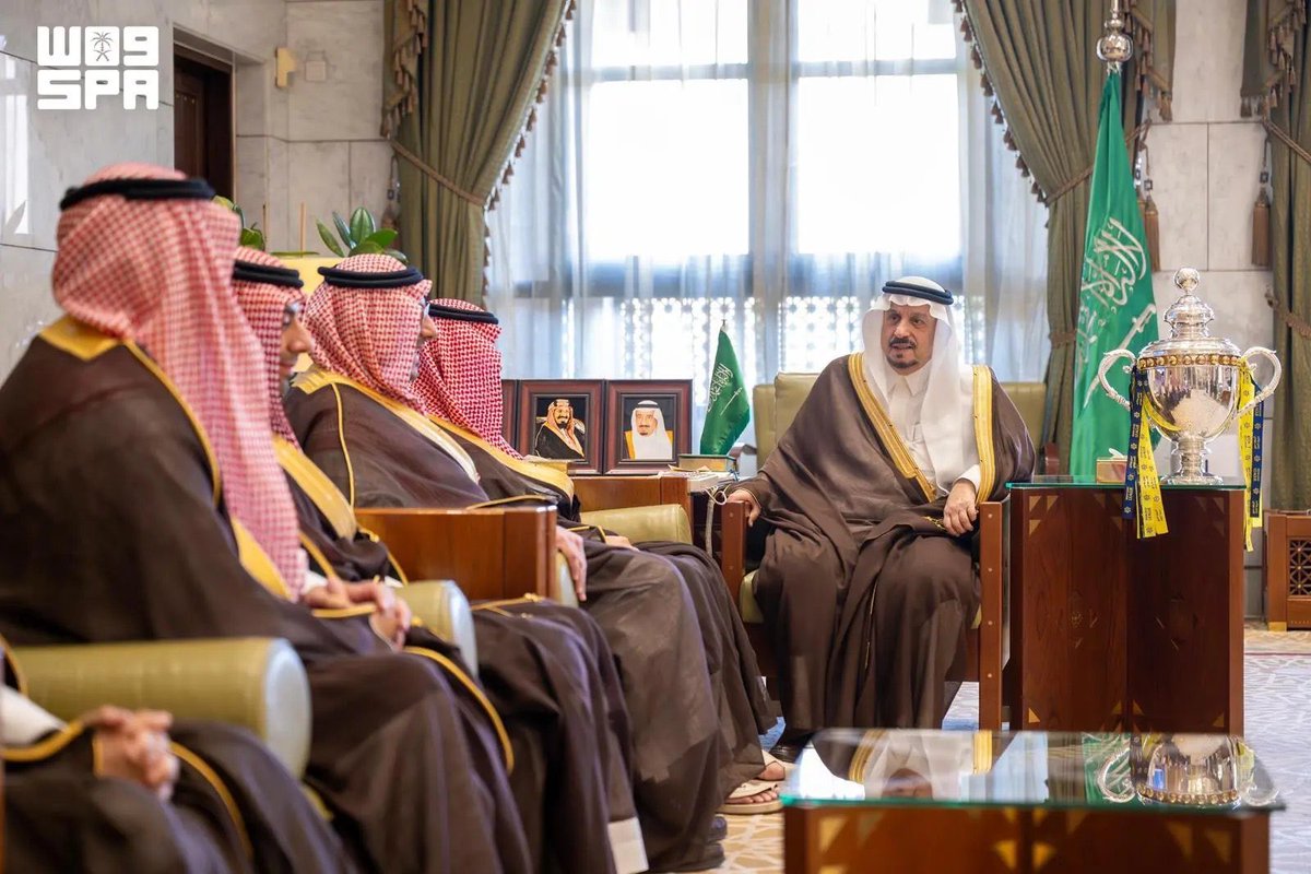 SBA_sport's tweet photo. أمير منطقة الرياض يستقبل رئيس مجلس إدارة شركة نادي النصر وأعضاء مجلس الإدارة بمناسبة تحقيق لقب دوري روشن السعودي لعام 2025-2026 

#دورينا_غير 
#قناة_السعودية https://t.co/oQpmHjQJd4