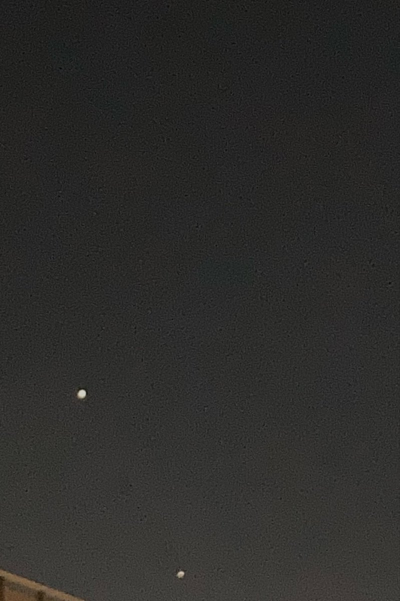ancoconico1's tweet photo. 駅に着いた時は曇ってたけど
今はハッキリ星が見える。
銀河への旅行ってらっしゃい！ https://t.co/aXf3CpvUBQ