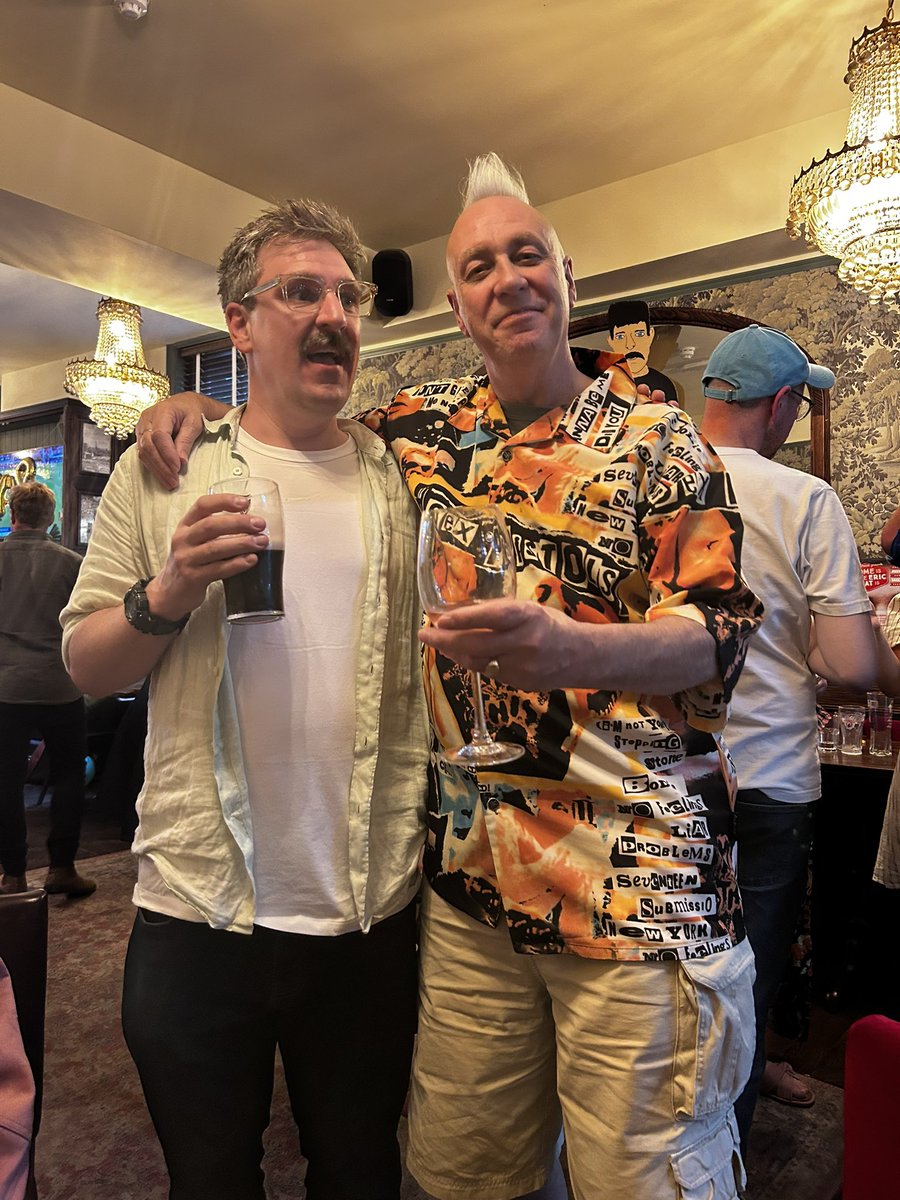 Trev_smith53's tweet photo. @m4rk1964 Nice W/E thnx Mark. Invited to Ali Brice’s BD Bash. He’s a stand up comedian whom I met on a film set filming Fantastic Beasts and we’ve remained friends. Have luvley week with your Beautiful Family 💞 https://t.co/SmFIvl6zl0